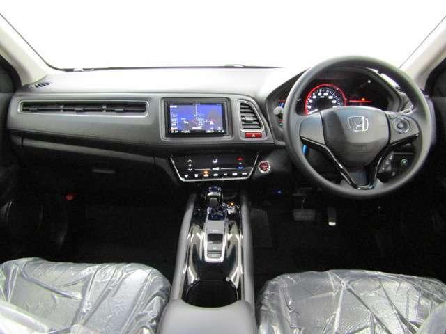 Used Honda Vezel 2015 Model Silver color picture: Interior view
