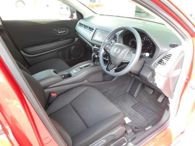 Used Honda Vezel 2016 Model Red color picture: Interior view