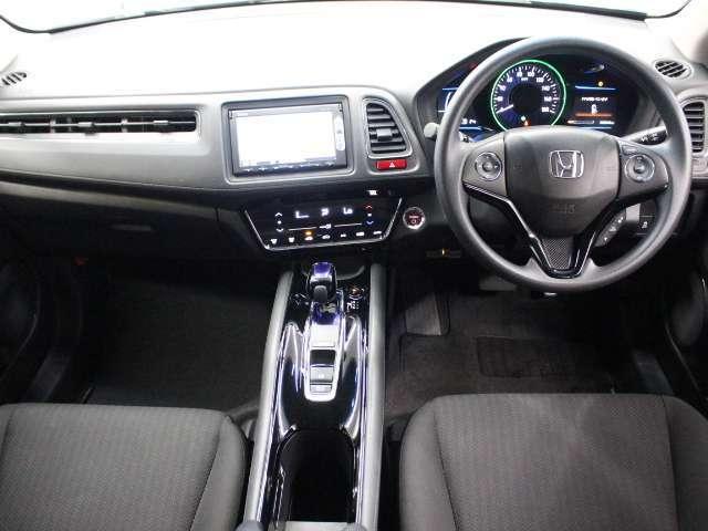 Used Honda Vezel Hybrid 2014 Model Black color picture: Interior view