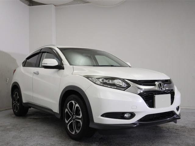 Used Honda Vezel Hybrid 2014 Model White Pearl color picture: Front view