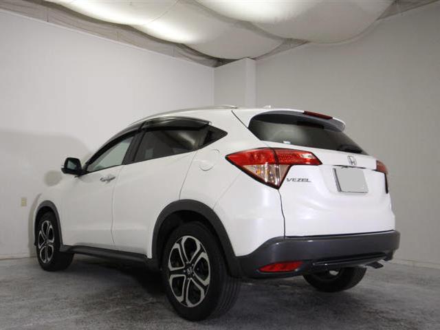 Used Honda Vezel Hybrid 2014 Model White Pearl color picture: Back view