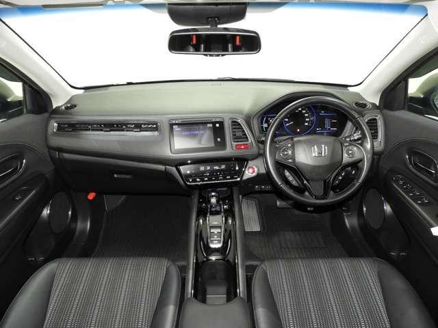 Used Honda Vezel Hybrid 2015 Model Black color picture: Interior view
