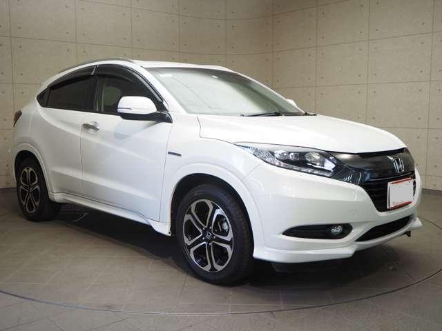 Used Honda Vezel Hybrid 2015 Model White Pearl color picture: Front view