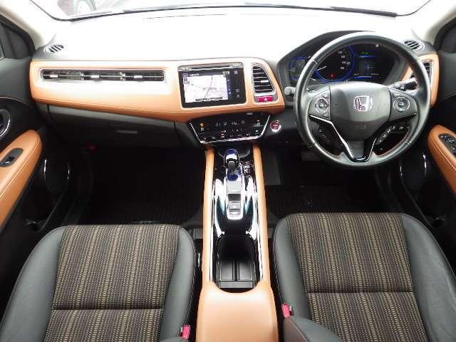 Used Honda Vezel Hybrid 2015 Model Blackish Red color picture: Interior view