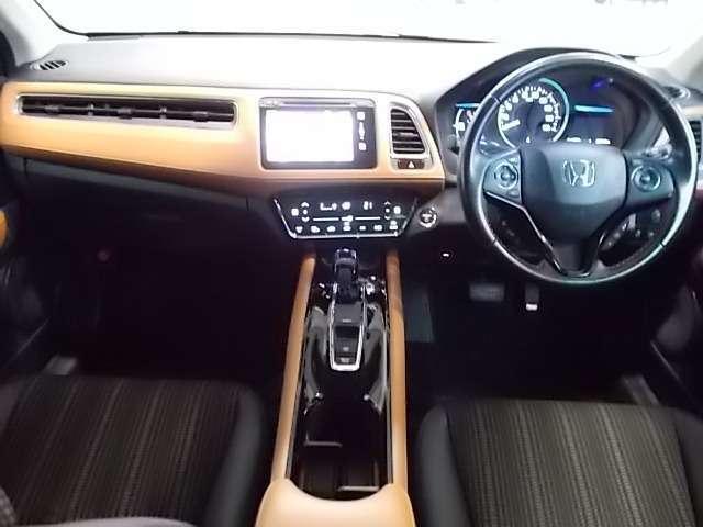 Used Honda Vezel Hybrid 2015 Model Silver color picture: Interior view
