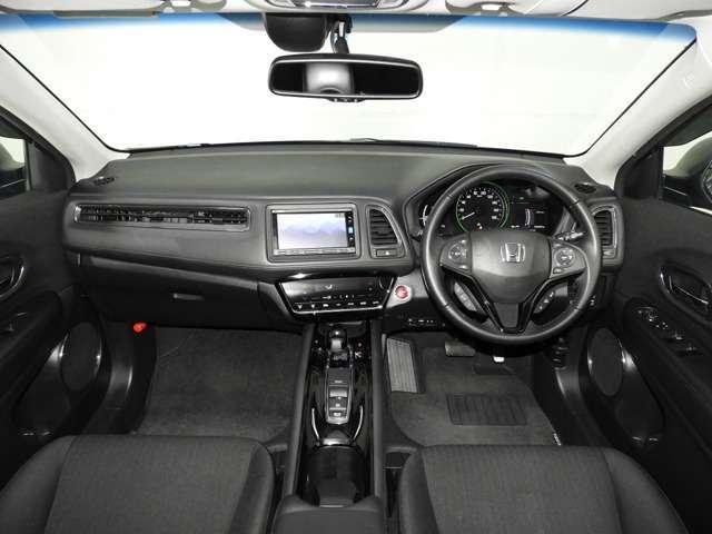 Used Honda Vezel Hybrid 2016 Model Blue color picture: Interior view