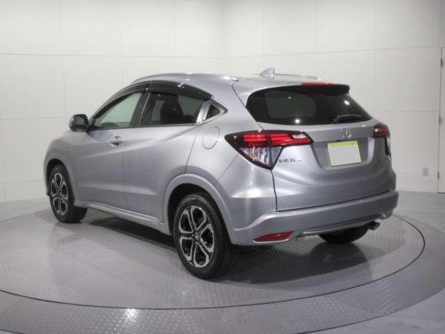 Used Honda Vezel Hybrid 2016 Model Silver color picture: Back view
