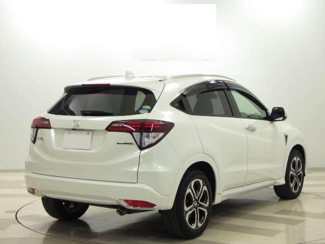 Used Honda Vezel Hybrid 2017 Model White Pearl color picture: Back view