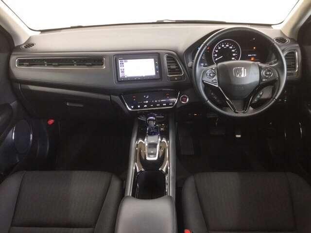 Used Honda Vezel Hybrid 2017 Model Blackish Red color picture: Interior view