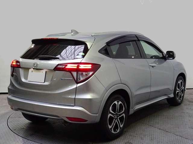 Used Honda Vezel Hybrid 2017 Model Silver color picture: Back view