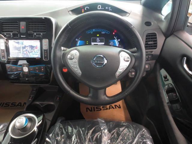 Used Nissan Leaf White Pearl body color 2013 model photo: Interior view