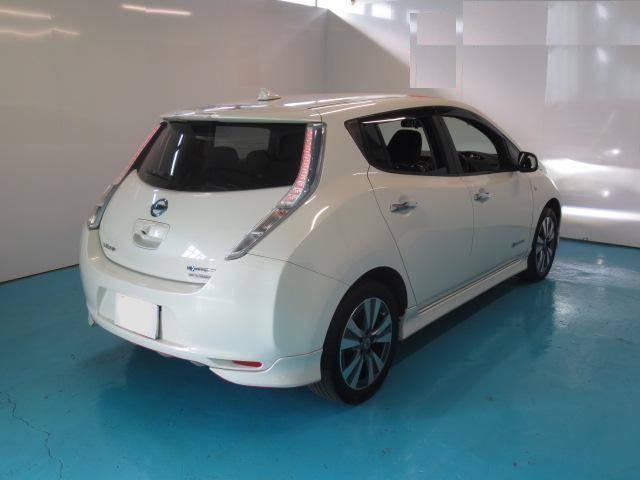 Used Nissan Leaf White Pearl body color 2013 model photo: Back view