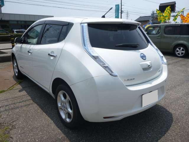 Used Nissan Leaf White Pearl body color 2014 model photo: Back view