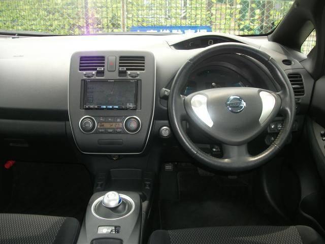 Used Nissan Leaf Red body color 2014 model photo: Interior view