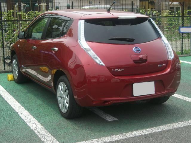 Used Nissan Leaf Red body color 2014 model photo: Back view