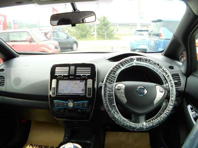 Used Nissan Leaf Silver body color 2014 model photo: Interior view