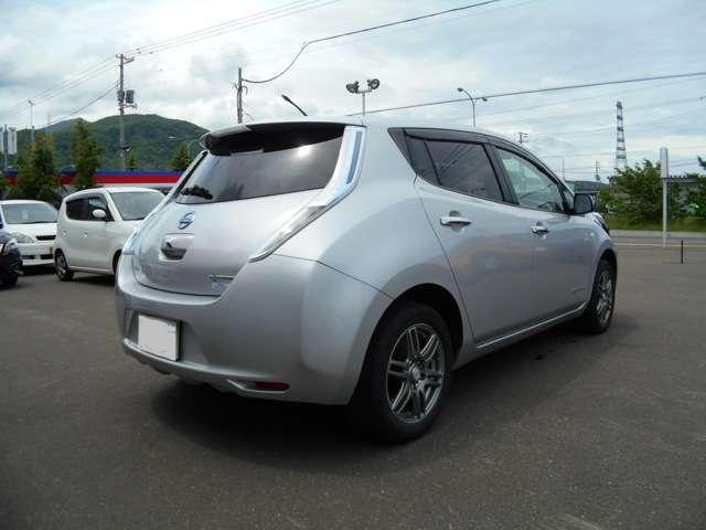 Used Nissan Leaf Silver body color 2014 model photo: Back view