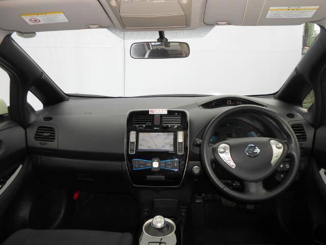 Used Nissan Leaf White Pearl body color 2015 model photo: Interior view