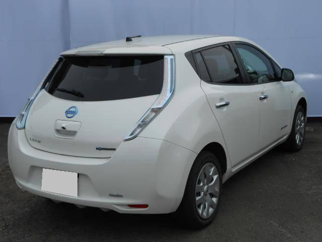 Used Nissan Leaf White Pearl body color 2015 model photo: Back view