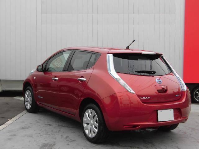 Used Nissan Leaf Red body color 2015 model photo: Back view
