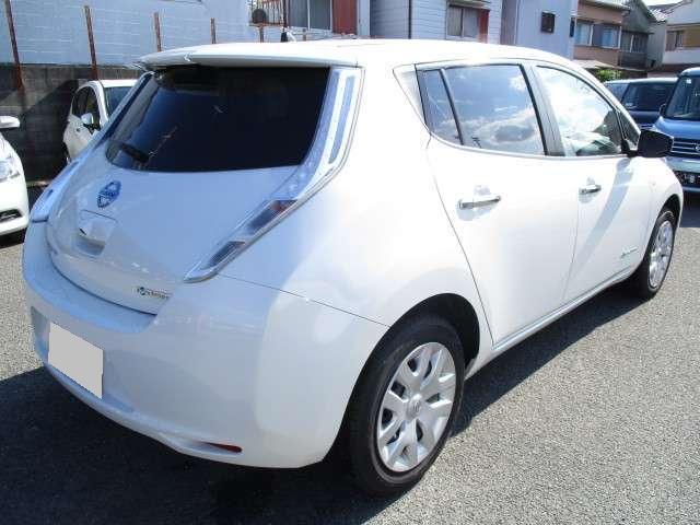 Used Nissan Leaf White Pearl body color 2016 model photo: Back view