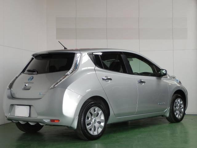 Used Nissan Leaf Silver body color 2016 model photo: Back view