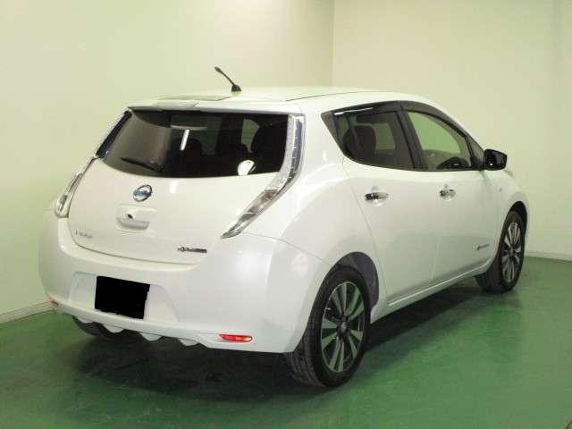 Used Nissan Leaf White Pearl body color 2017 model photo: Back view