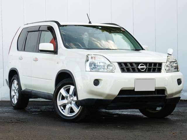 Used Nissan X-Trail 2008 Model White Pearl color photo:  Front view image