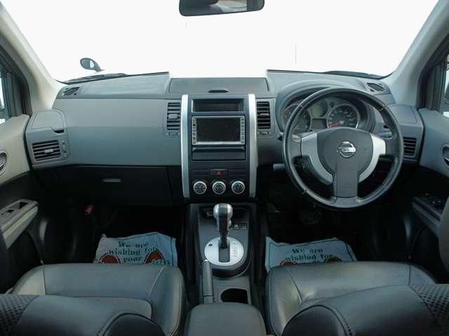 Used Nissan X-Trail 2008 Model White Pearl color photo:  Interior view image