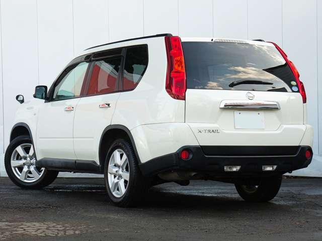 Used Nissan X-Trail 2008 Model White Pearl color photo:  Back view image