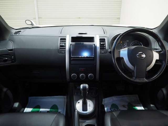 Used Nissan X-Trail 2010 Model White Pearl color photo:  Interior view image