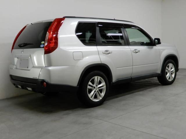 Used Nissan X-Trail 2011 Model Silver color photo:  Back view image