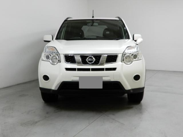 Used Nissan X-Trail 2012 Model White Pearl color photo:  Front view image