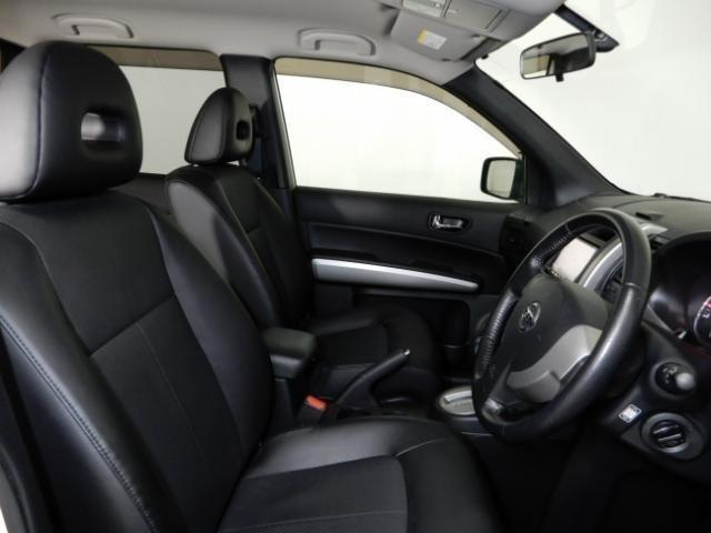 Used Nissan X-Trail 2012 Model White Pearl color photo:  Interior view image