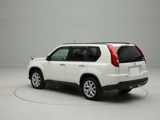 Used Nissan X-Trail 2013 Model White Pearl color photo:  Back view image