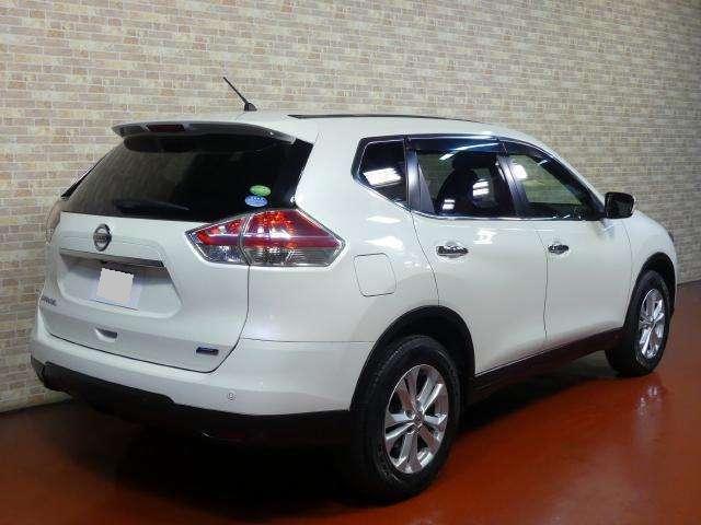 Used Nissan X-Trail 2014 Model White Pearl color photo:  Back view image