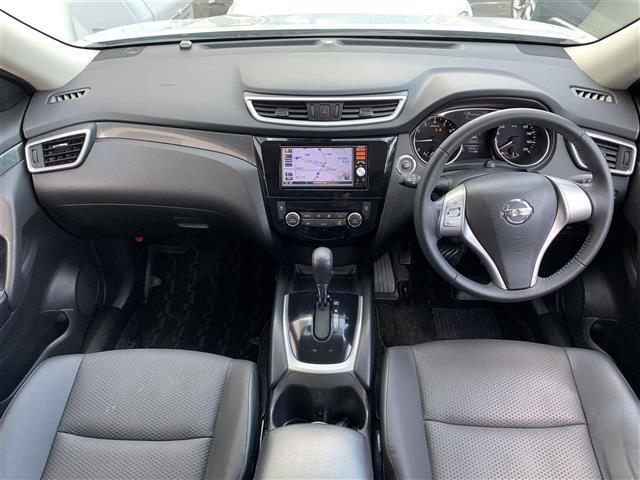 Used Nissan X-Trail 2014 Model Silver color photo:  Interior view image