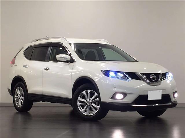 Used Nissan X-Trail 2015 Model White Pearl color photo:  Front view image