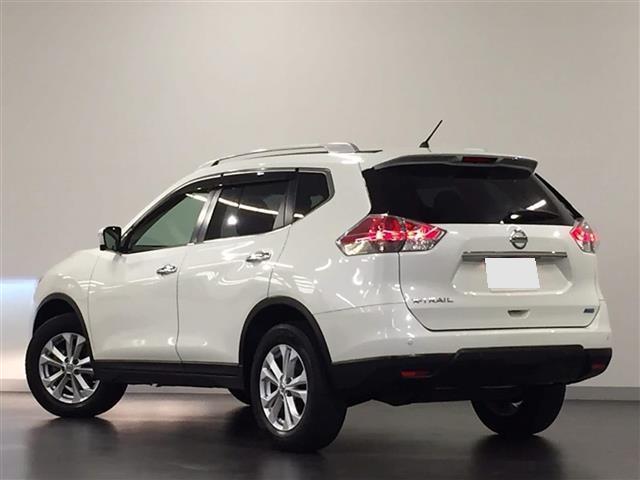 Used Nissan X-Trail 2015 Model White Pearl color photo:  Back view image