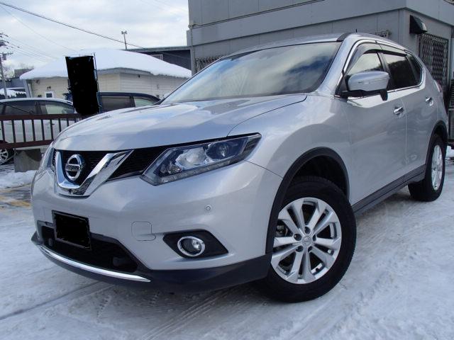 Used Nissan X-Trail 2015 Model Silver color photo:  Front view image