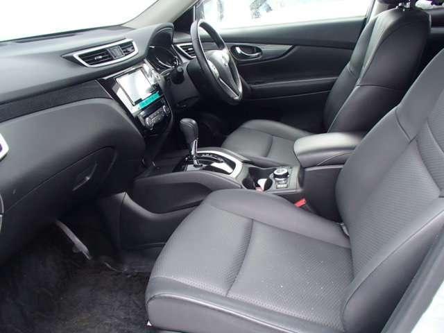 Used Nissan X-Trail 2015 Model Silver color photo:  Interior view image