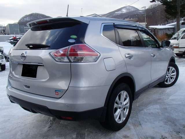 Used Nissan X-Trail 2015 Model Silver color photo:  Back view image