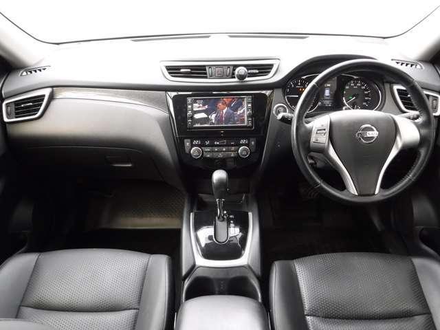 Used Nissan X-Trail 2016 Model Silver color photo:  Interior view image
