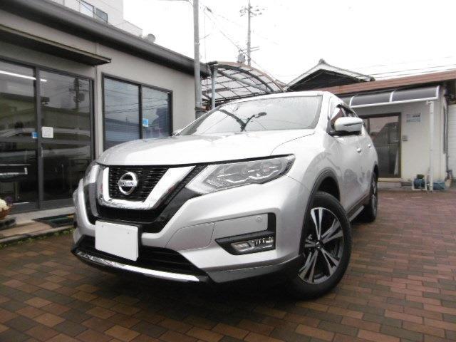 Used Nissan X-Trail 2017 Model Silver color photo:  Front view image