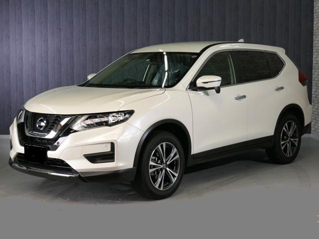 Used Nissan X-Trail 2018 Model White Pearl color photo:  Front view image