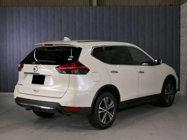 Used Nissan X-Trail 2018 Model White Pearl color photo:  Back view image