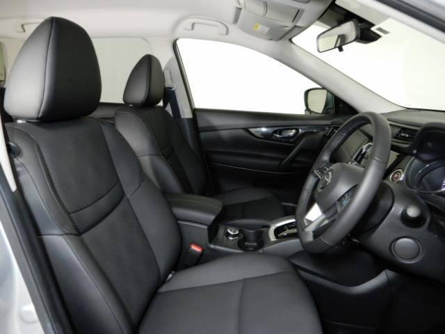 Used Nissan X-Trail 2018 Model Silver color photo:  Interior view image