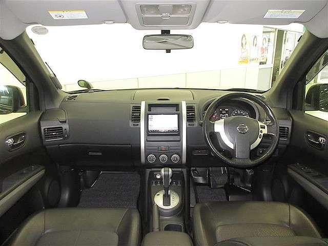 Used Nissan X-Trail 2013 Model Black color photo:  Interior view image