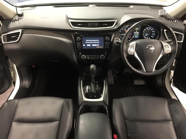 Used Nissan X-Trail 2017 Model White Pearl color photo:  Interior view image