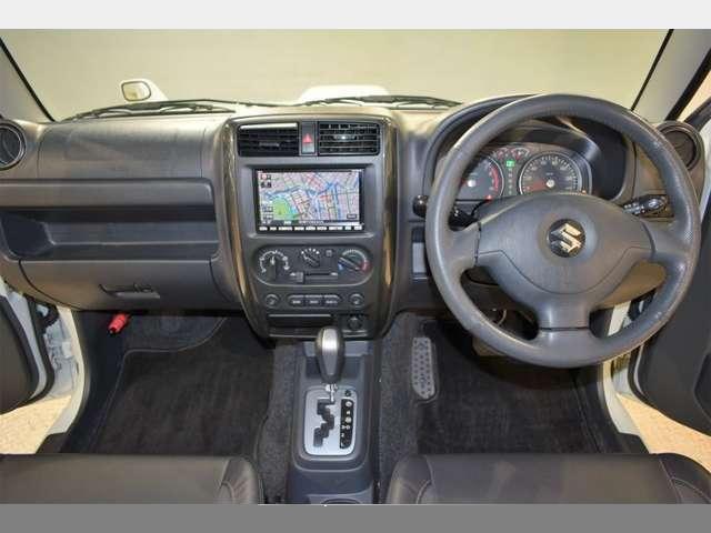 Used Suzuki Jimny, Cross Adventure, Automatic Transmission, 2010 Model, White Pearl color photo: interior view